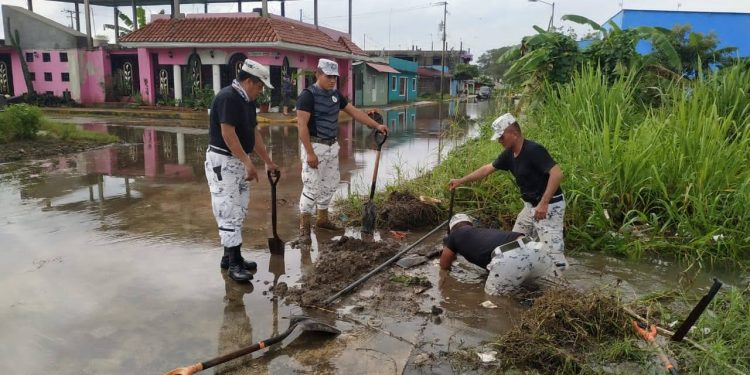 SALVAGUARDA PROTECCIÓN CIVIL DE HUIMANGUILLO Y GUARDIA NACIONAL LA INTEGRIDAD FÍSICA DE LA POBLACIÓN