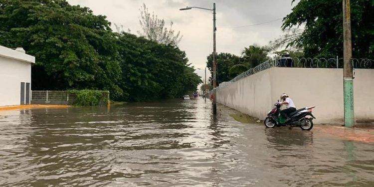 LLUVIAS TORRENCIALES PROVOCAN CIERRE DE NUEVE PUNTOS VIALES EN CHETUMAL