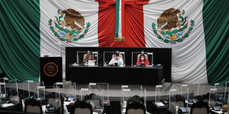 SOLICITAN LEGISLADORES RECURSOS PARA ATENDER EL PROBLEMA DEL SARGAZO