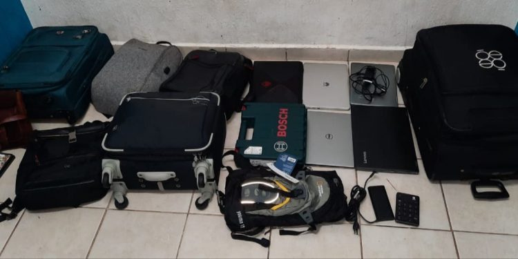 POLICÍA TURÍSTICA ASEGURA CUATRO SUJETOS POR ROBO EN PLAYA DEL CARMEN