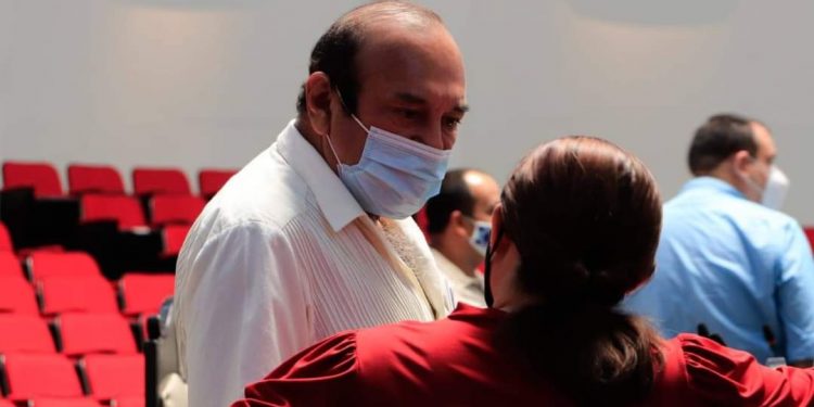 EL DIPUTADO ROBERTO ERALES DENUNCIA ANTE LA FGE A MEDIOS DIGITALES