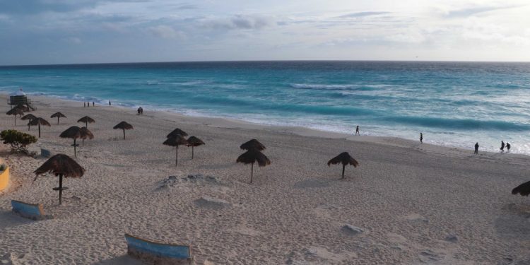 DEDICACIÓN Y EMPEÑO PARA MANTENER PLAYAS LIMPIAS EN CANCÚN