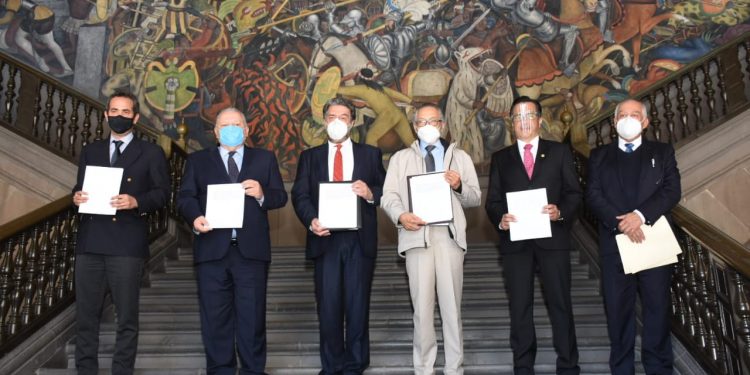 FIRMAN SEP Y CORREDOR INTEROCEÁNICO CONVENIO DE COLABORACIÓN PARA MEJORAR LA CALIDAD DE LA EDUCACIÓN EN EL ISTMO DE TEHUANTEPEC