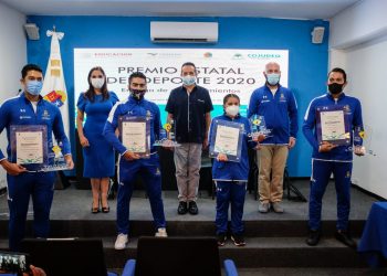 AUTORIDADES RECONOCEN A ATLETAS QUINTANARROENSES