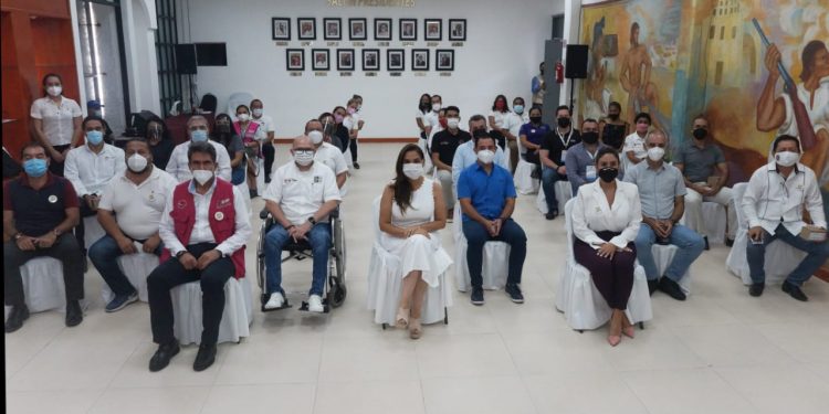 ENTREGAN DISTINTIVOS DE LA CAPACITACIÓN “NO AL TRABAJO INFANTIL”