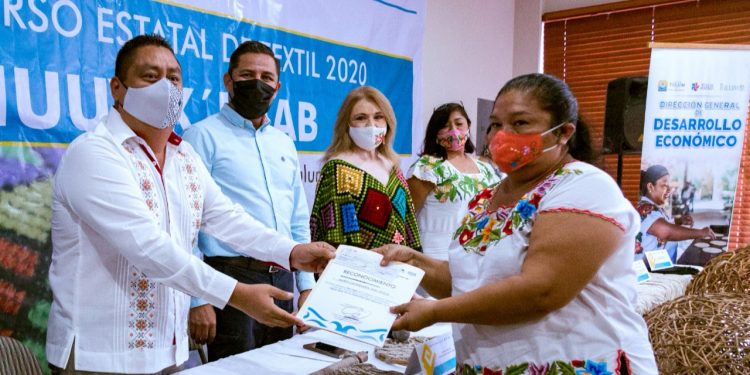 PREMIAN A ARTESANOS TULUMNENSES