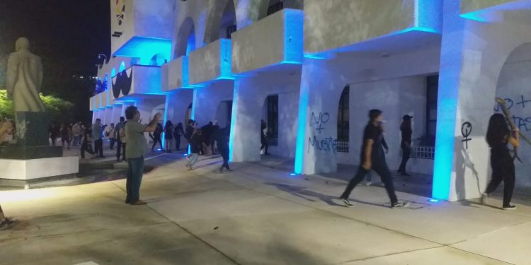 EMITEN RECOMENDACIÓN CONTRA AYUNTAMIENTO DE BJ POR REPRESIÓN EN CANCÚN