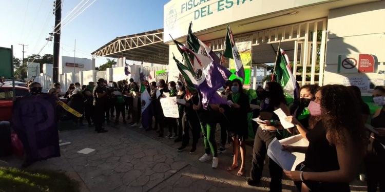 MANIFESTACIÓN PACÍFICA CONTRA CASOS DE FEMINICIDIOS EN LA CAPITAL DEL ESTADO