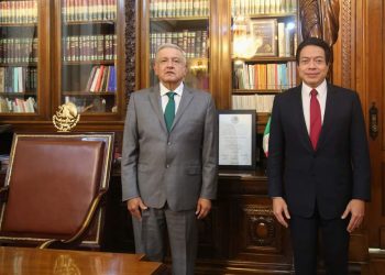 RECIBE LÓPEZ OBRADOR A MARIO DELGADO