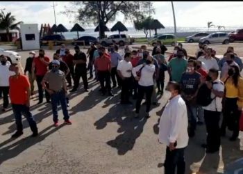 SE MANIFIESTAN CONTRA DIRIGENTE DEL SUTAGE