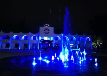 SE ILUMINA DE AZUL EL PALACIO MUNICIPAL