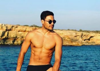 CARLOS RIVERA SE AUSENTARÁ DE LOS LATIN GRAMMY POR RIESGO DE COVID-19