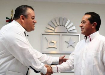 EL GOBERNADOR CARLOS JOAQUÍN ACEPTA SEPARACIÓN DEL CARGO DE CAPELLA IBARRA