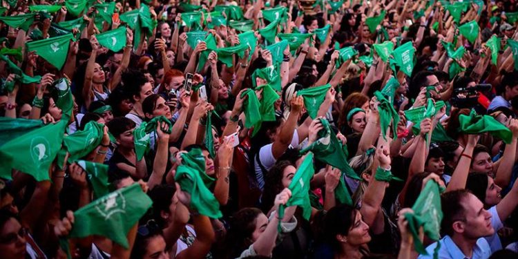 FEMINISTAS Y ACTIVISTAS PREPARAN MANIFESTACIONES PACÍFICAS EN EL DÍA SIN VIOLENCIA
