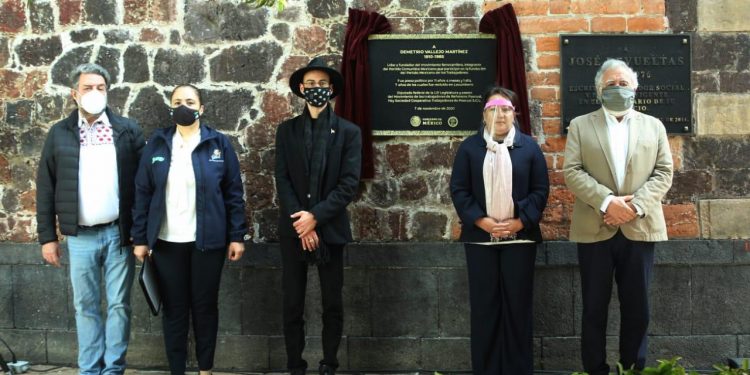 DEVELACIÓN DE PLACA EN HONOR DEL LUCHADOR SOCIAL DEMETRIO VALLEJO MARTÍNEZ