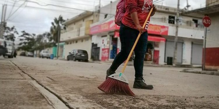 TRABAJAN CUADRILLAS DE SERVICIOS PÚBLICOS 24 HORAS PARA LIMPIAR SOLIDARIDAD