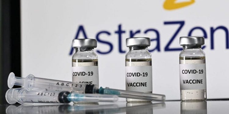 VACUNA CONTRA EL COVID-19 DE OXFORD Y ASTRAZENECA ES 70.4% EFECTIVA