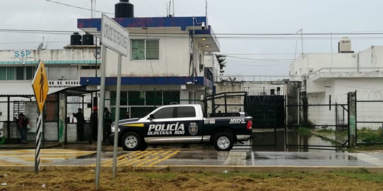 INGRESAN A CARLOS MIMENZA AL CERESO DE CHETUMAL