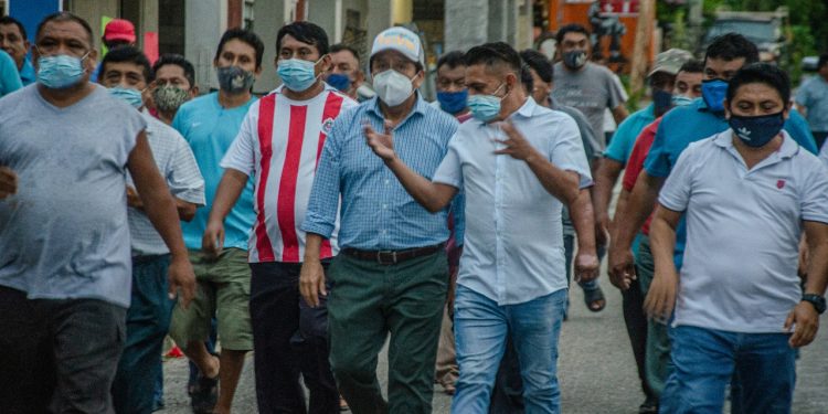 VICTOR MAS, REALIZA EXTENSO RECORRIDO DE TRABAJO, SUPERVISIÓN DE OBRAS EN LA COMUNIDAD DE COBÁ.