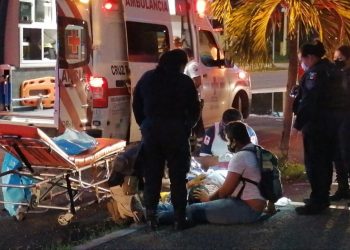 NACE NIÑO EN LA VÍA PÚBLICA CON AYUDA DE POLICÍAS DE TULUM