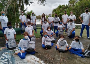 ENTREGA LA COJUDEQ UNIFORMES A DEPORTISTAS SELECCIONADOS ESTATALES