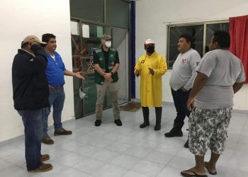 ATIENDE PROTECCIÓN CIVIL A POBLADORES DE MAHAHUAL