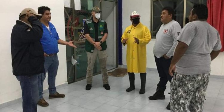 ATIENDE PROTECCIÓN CIVIL A POBLADORES DE MAHAHUAL