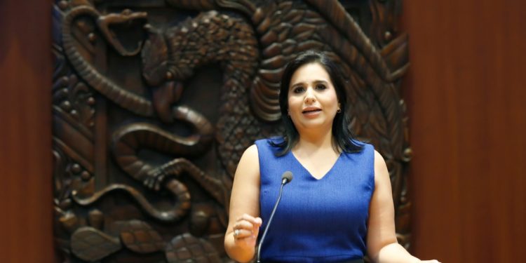 AFIRMA MAYULI MARTÍNEZ QUE LA FEDERACIÓN NO APOYA A LA GENTE INUNDADA