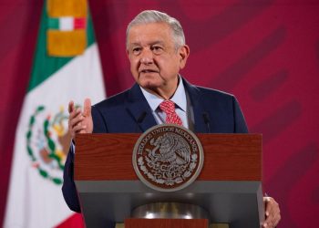 PROMETE AMLO APOYO PARA CHETUMAL