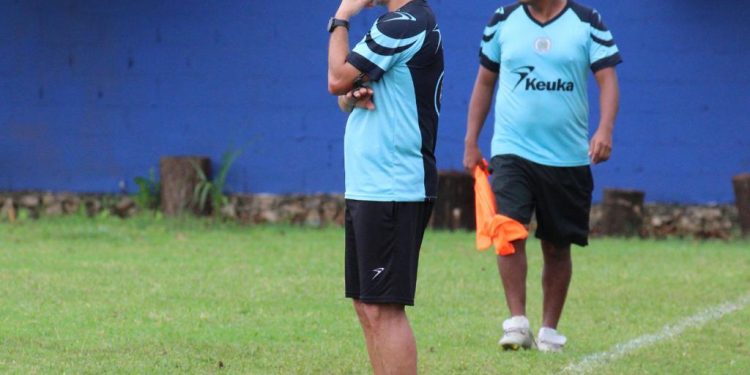 ‘LA OLA’, CON LOS PIES EN LA TIERRA.