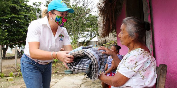 EN QUINTANA ROO JUNTOS AVANZAMOS EN MEJORAR LA CALIDAD DE VIDA DE QUIENES MÁS LO NECESITAN: GABY REJÓN DE JOAQUÍN