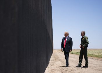 ACTIVISTAS AMBIENTALES PIDEN A BIDEN DERRIBAR PARTES CLAVE DE MURO FRONTERIZO