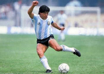 AD10S AL MÁS GRANDE, FALLECE MARADONA