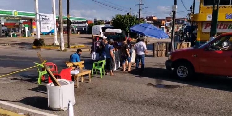 AFECTADOS EN CASA BLANCA, EXIGEN APOYO POR ANEGACIONES