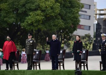 AMLO ENCABEZA CEREMONIA POR EL 110 ANIVERSARIO DE LA REVOLUCIÓN MEXICANA