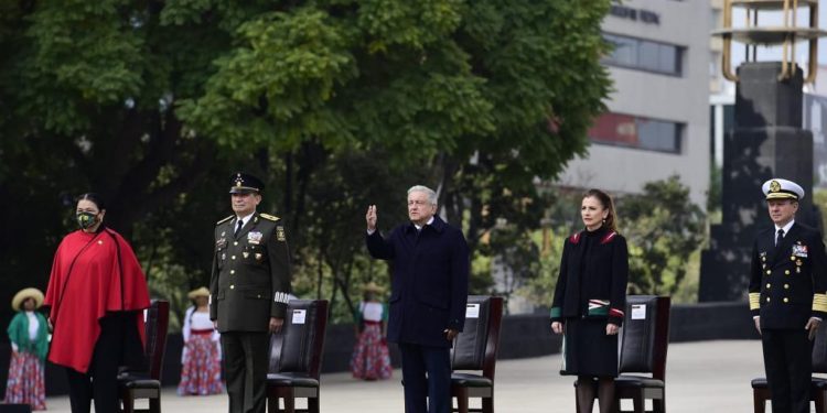 AMLO ENCABEZA CEREMONIA POR EL 110 ANIVERSARIO DE LA REVOLUCIÓN MEXICANA