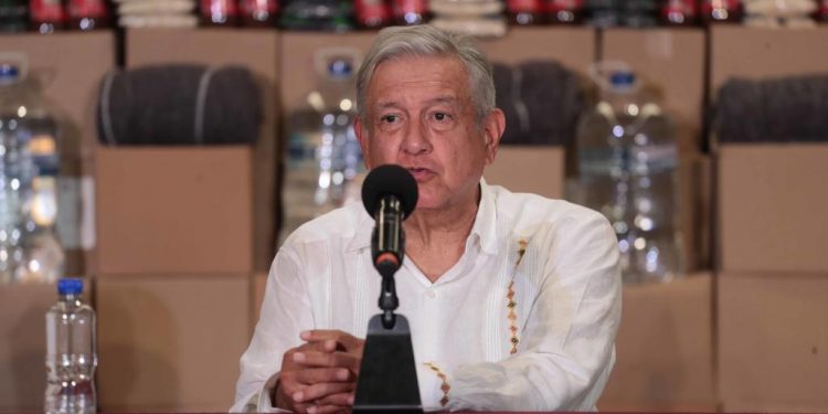 AMLO PIDE A EXGOBERNADOR DE NAYARIT QUE SE ENTREGUE