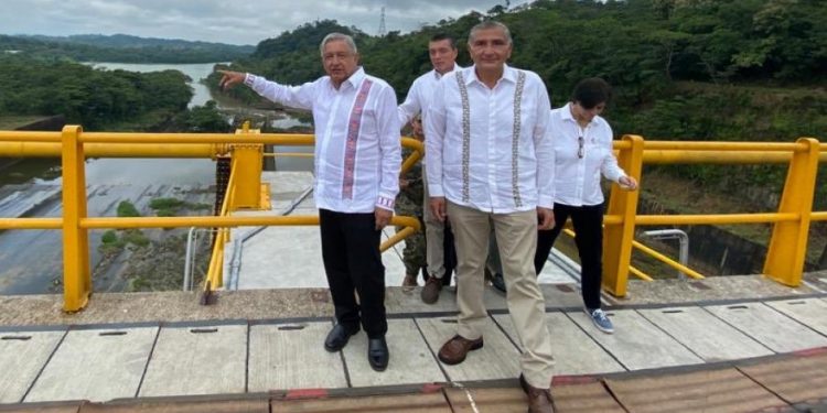 AMLO SE DIRIGE A TABASCO DEBIDO A INUNDACIONES
