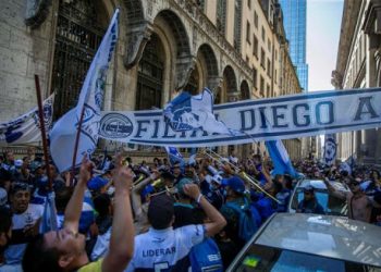 BUENOS AIRES ALERTA DEL «RIESGO EPIDEMIOLÓGICO» POR EL VELATORIO DE MARADONA
