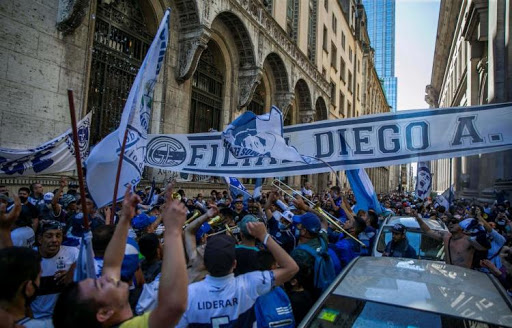 BUENOS AIRES ALERTA DEL «RIESGO EPIDEMIOLÓGICO» POR EL VELATORIO DE MARADONA