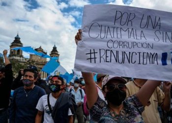 CIENTOS DE INDÍGENAS PROTESTAN CONTRA GIAMMATTEI EN GUATEMALA CON BLOQUEOS