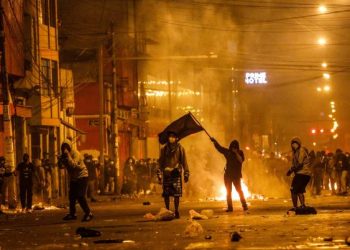 DOS MUERTOS, 94 HERIDOS Y 42 DESAPARECIDOS DEJA LA NOCHE DE VIOLENCIA EN PERÚ