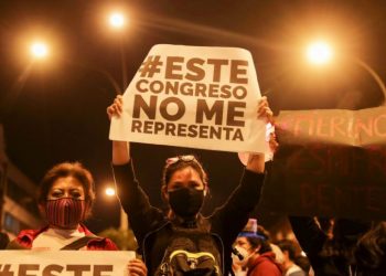 EL 91 % DE LOS PERUANOS DESAPRUEBA LA DESTITUCIÓN DE VIZCARRA POR EL CONGRESO