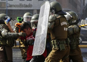 EL DIRECTOR DE LA POLICÍA CHILENA RENUNCIA TRAS POLÉMICA GESTIÓN DE PROTESTAS