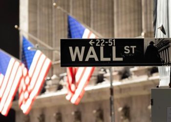 EL DOW JONES ALCANZA POR PRIMERA VEZ LOS 30.000 PUNTOS