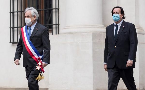 EL MINISTRO DEL INTERIOR DE CHILE RENUNCIA TRAS SER SUSPENDIDO POR LAS PROTESTAS