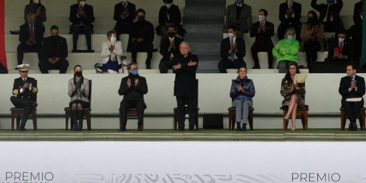 EL PRESIDENTE LÓPEZ OBRADOR PRESUME DE LA ENTREGA DE APOYOS A DEPORTISTAS