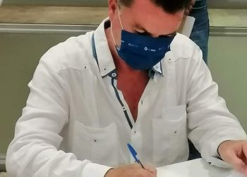 FIRMA ALCALDE RAÚL GUSTAVO GUTIÉRREZ CORTES CONVENIO DEL TREN MAYA EN TENOSIQUE