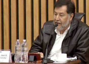 NOROÑA SE NIEGA A USAR CUBREBOCAS EN SESIÓN DEL INE