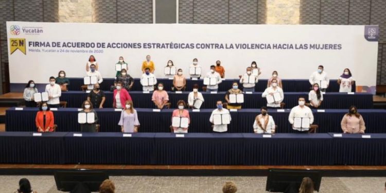 FIRMAN MAURICIO VILA DOSAL Y 15 MUNICIPIOS ACUERDO PARA FORTALECER EL COMBATE A LA VIOLENCIA CONTRA LAS MUJERES